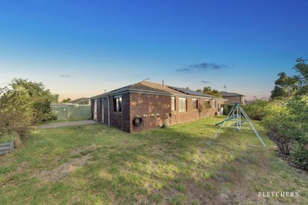 Spacious Family Home in Wyndham Vale - Photo 3