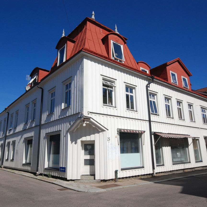 Sala Centrum: Stor fin tvåa en trappa upp - Photo 1