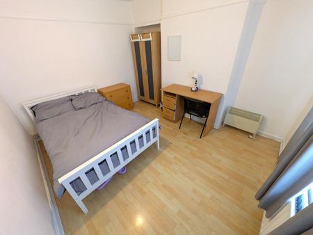 3 bedroom terraced house to rent - Photo 4
