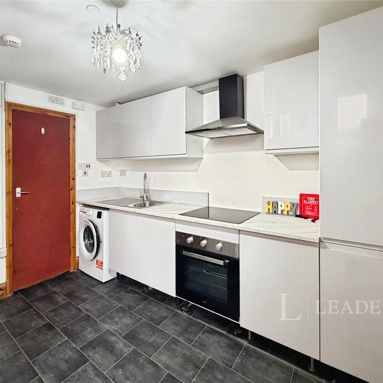 1 bedroom in a house share to rent - Photo 1