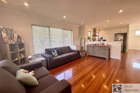 STREET FRONT TOWNHOUSE IN PRIME LOCATION - Photo 4