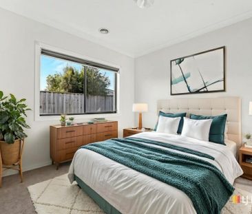 35 Skylark Boulevard, Clyde North VIC - Photo 2