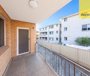 Prime Location! - Photo 2