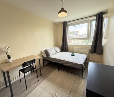 Room in a Shared Flat, Brownfield St, E14 - Photo 1