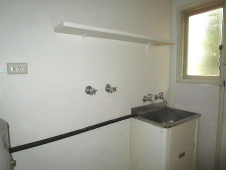 Large 2 Bedroom Unit - Photo 5