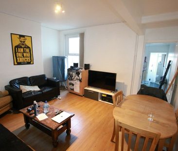 4 Bed Terraced House, Blenheim Road, RG1 - Photo 2