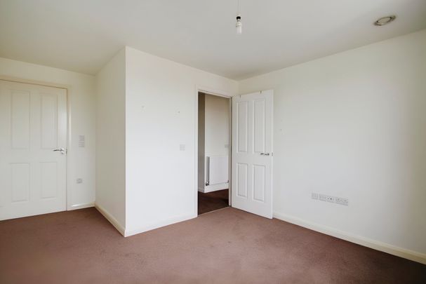 2 bed flat to rent in Bath Road, Hounslow, TW3 - Photo 1