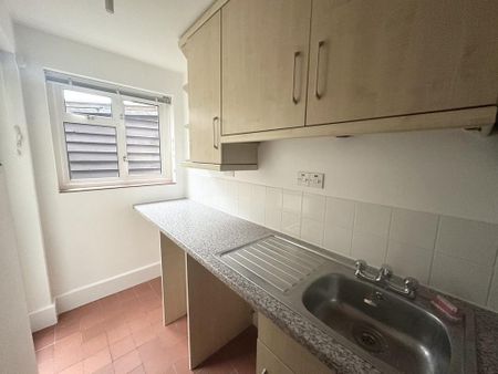 2 bedroom maisonette to rent - Photo 5
