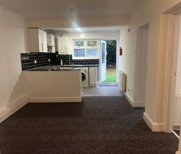 2 Bed Flat, Saint Albans Road, IG3 - Photo 4