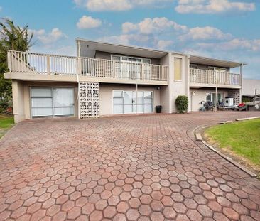 Spacious Four Bedroom in Prime Location - Photo 1