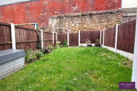 3 bed Town House - To Let - Photo 5