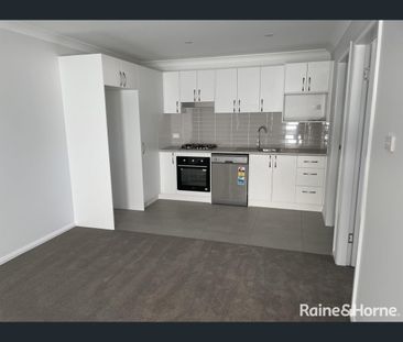 2/16 Francis Avenue, North Tamworth, NSW 2340 - Photo 2