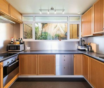 3 bedroom mews to rent - Photo 5