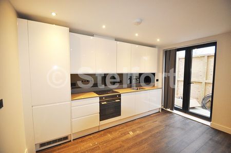 Granville Road, NW2, London - Photo 3