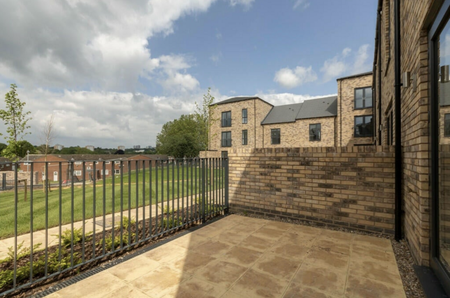2 bedroom end of terrace house to rent - Photo 2