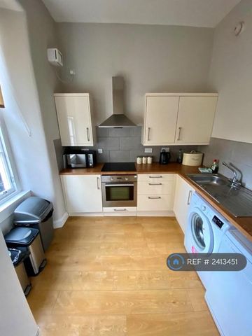 4 bedroom flat to rent - Photo 5