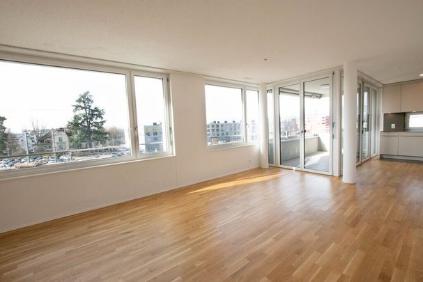 Modern 2.5-room apartment with balcony at Lyss station - Photo 1