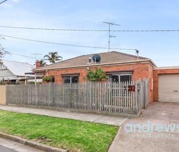 Freestanding Townhouse in Prime South Geelong Location - Photo 2