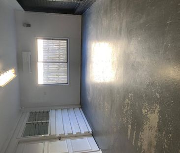 Lovely renovated high set property in quiet location. - Photo 3