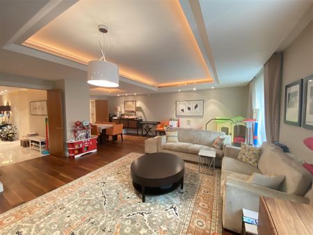 3 bed apartment to rent in Lancelot Place, Knightsbridge, SW7 - Photo 2