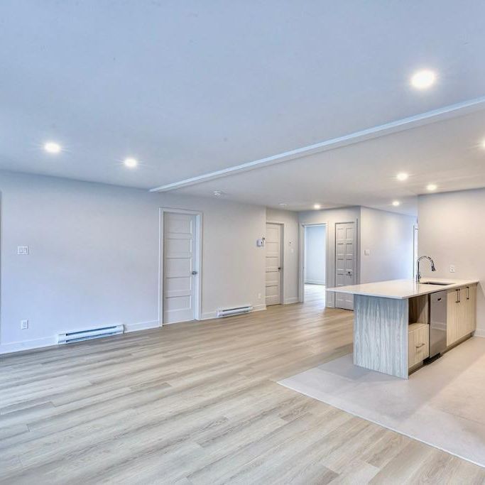 CONDO 5 1\2 FLAMBANT NEUF + 5 ÉLECTRO INCLUS + GRAND BALCON + STATIONNEMENT - Photo 1