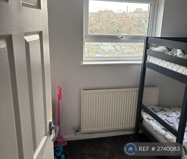 2 bedroom flat to rent - Photo 6