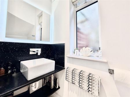 4 bedroom detached house to rent - Photo 3