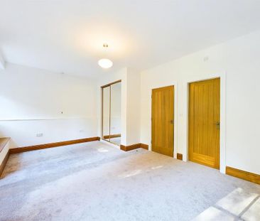 4 bedroom end of terrace house to rent - Photo 5