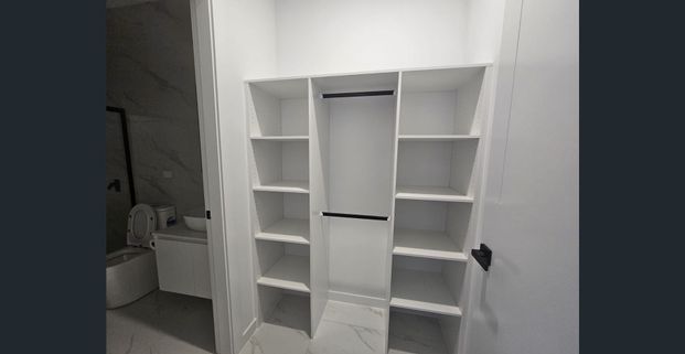 Brand New Furnished Private Bedrooms Available in A Luxurious House In Box Hill - Photo 1