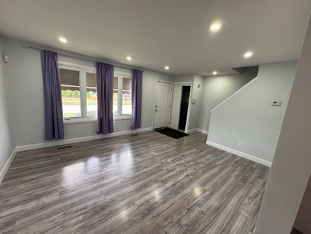 For Lease - 870 Wellingsboro Road, London South, Ontario - Photo 2