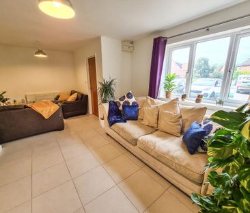 1 bedroom in a house share to rent - Photo 2