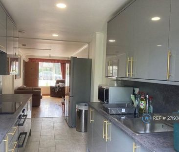 1 bedroom in a house share to rent - Photo 3