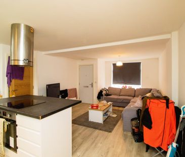 2 bedroom maisonette to rent East Street, Southend-on-Sea, SS2 - Photo 4