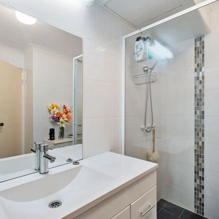 Charming 2-Bedroom Ground-Floor Unit in the Heart of Mandurah - Photo 1