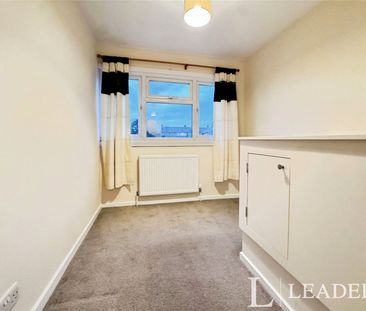 3 bedroom property to rent Spencers Croft, Harlow, CM18 - Photo 3