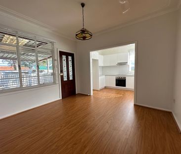 Renovated 3 Bedroom House with Addtional Rumpus Room&excl;&excl; - Photo 1