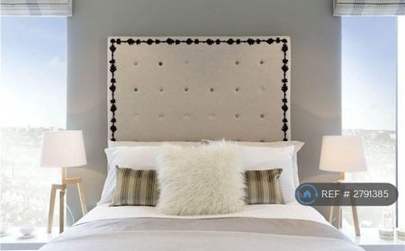 1 bedroom in a flat share to rent - Photo 3