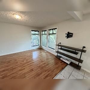 3 Bed 2 Bath Fully Finished Home Bannerman Edmonton - Photo 1