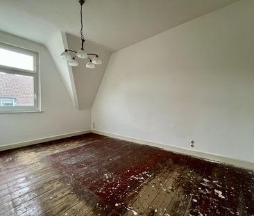 Wohnen mit Altbauflair! Helle 2,5-Zimmerwohnung mit hohen Decken in... - Photo 5