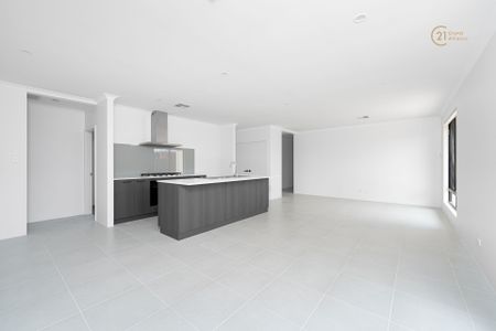 Great Size Family Home with Theatre Room @ $750 Per Week - Photo 4