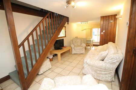 2 bedroom semi-detached bungalow to rent - Photo 2