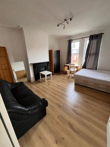 7 bedroom terraced house to rent - Photo 4