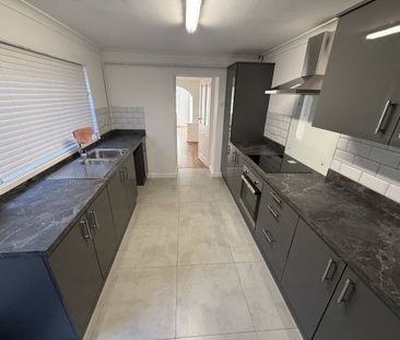 Carmarthen Road, Swansea, SA5 - Photo 3