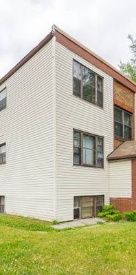 Bright Bachelor Basement Apartment - Photo 1