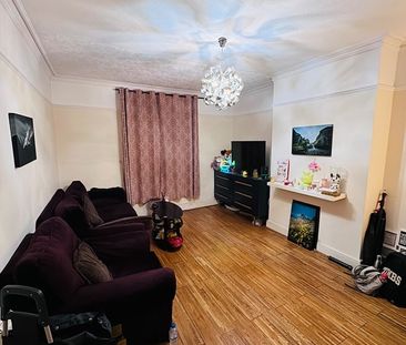 Room in a Shared Flat, Marsh Road, HA5 - Photo 2