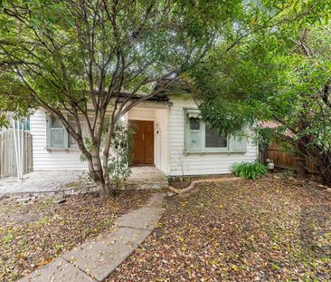 Oversized 2 Bedroom leafy house in Yarraville! - Photo 5