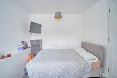 Howcroft House – Room 1 - Photo 4