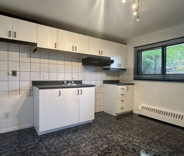 Sérénité moderne, appartement rénové, demi-sous-sol à Saint-Léonard - Photo 3
