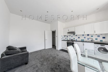 3 Bedroom Flat - Photo 2