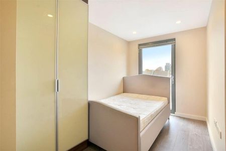 4 bedroom flat to rent - Photo 2